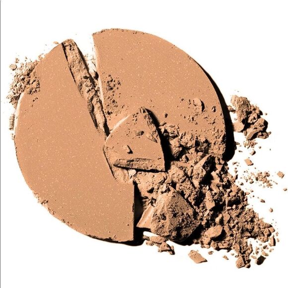 3/$10 Sale Item! Vincent Longo Cangiante Dimensional Eyeshadow - Picture 4 of 12